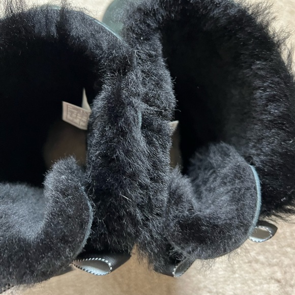 Bailey Bow Ugg Boots. Women’s size 9. - Picture 5 of 7